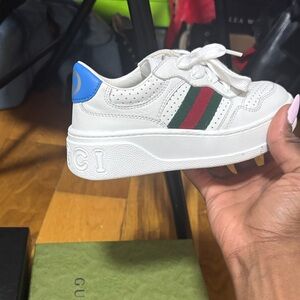 Gucci Kids White Sneakers with Blue Heel and Green-Red Stripes